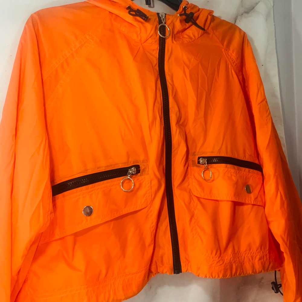 Cropped Orange windbreak
